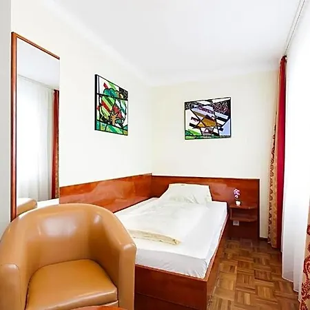 Am Berliner Platz Bed & Breakfast